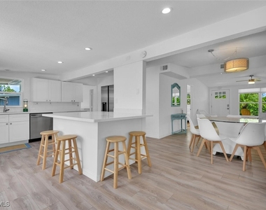 2048 Holiday Lane - Photo Thumbnail 7