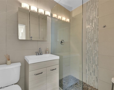 2048 Holiday Lane - Photo Thumbnail 22