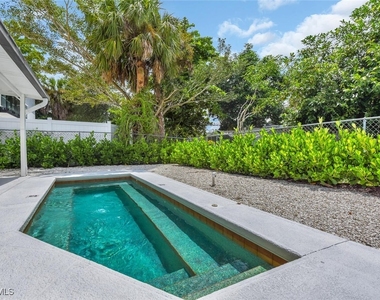 2048 Holiday Lane - Photo Thumbnail 27