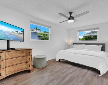 2048 Holiday Lane - Photo Thumbnail 20