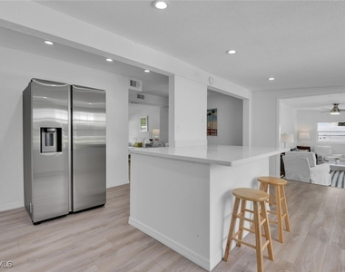 2048 Holiday Lane - Photo Thumbnail 8