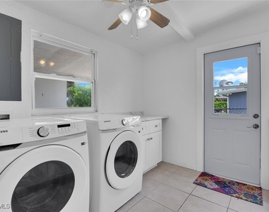 2048 Holiday Lane - Photo Thumbnail 23