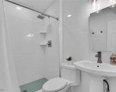 2048 Holiday Lane - Photo Thumbnail 14