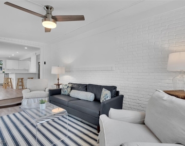 2048 Holiday Lane - Photo Thumbnail 11