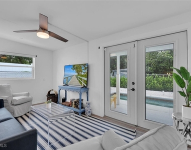 2048 Holiday Lane - Photo Thumbnail 10