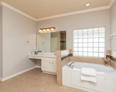10126 Holly Chase Drive - Photo Thumbnail 28