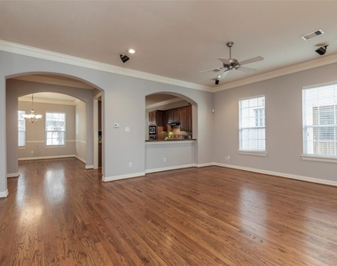 10126 Holly Chase Drive - Photo Thumbnail 6