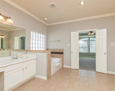 10126 Holly Chase Drive - Photo Thumbnail 30