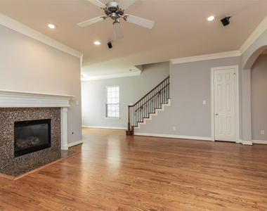10126 Holly Chase Drive - Photo Thumbnail 7