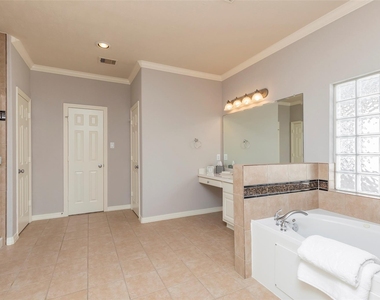 10126 Holly Chase Drive - Photo Thumbnail 26