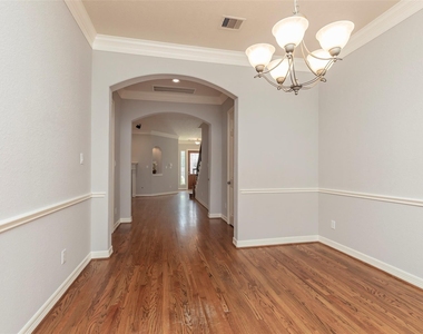 10126 Holly Chase Drive - Photo Thumbnail 13