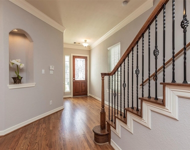 10126 Holly Chase Drive - Photo Thumbnail 5