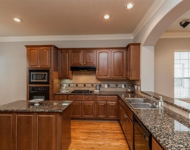 10126 Holly Chase Drive - Photo Thumbnail 15
