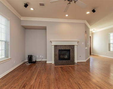 10126 Holly Chase Drive - Photo Thumbnail 8