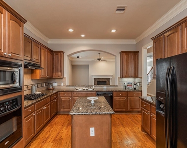 10126 Holly Chase Drive - Photo Thumbnail 18