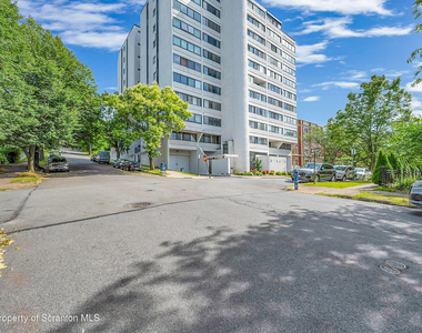 550 Clay Avenue - Photo Thumbnail 3