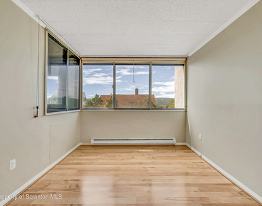 550 Clay Avenue - Photo Thumbnail 5