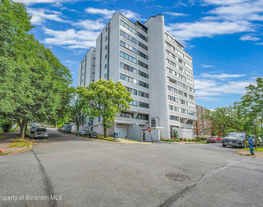 550 Clay Avenue - Photo Thumbnail 4