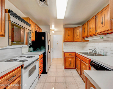 550 Clay Avenue - Photo Thumbnail 11