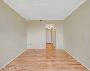 550 Clay Avenue - Photo Thumbnail 6