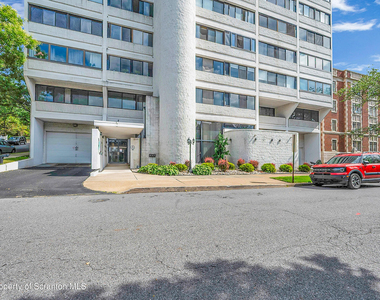 550 Clay Avenue - Photo Thumbnail 2