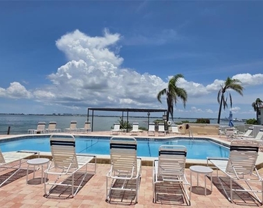 6177 Sun Boulevard - Photo Thumbnail 6
