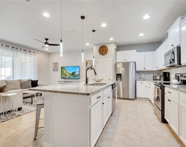 8827 Geneve Court - Photo Thumbnail 12