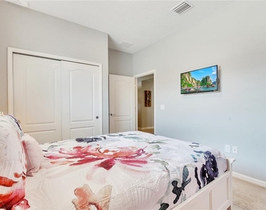 8827 Geneve Court - Photo Thumbnail 9