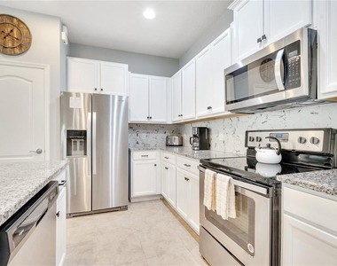 8827 Geneve Court - Photo Thumbnail 17