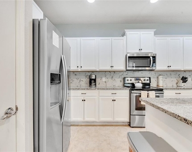 8827 Geneve Court - Photo Thumbnail 15