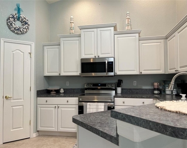 3653 Lakewood Boulevard - Photo Thumbnail 16