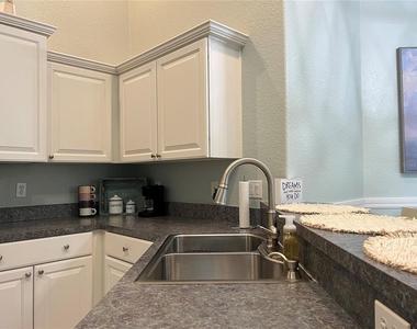 3653 Lakewood Boulevard - Photo Thumbnail 18