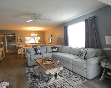 9320 Clubside Circle - Photo Thumbnail 12