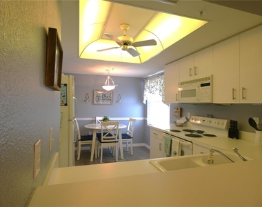 9320 Clubside Circle - Photo Thumbnail 6