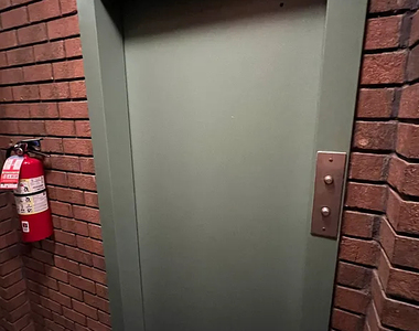 425 East 80th Street - Photo Thumbnail 2