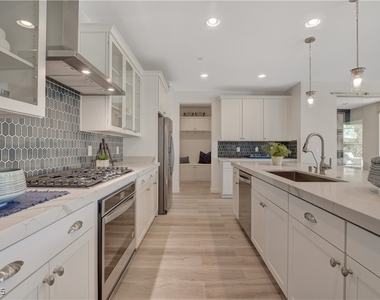 1075 N Water Street - Photo Thumbnail 16