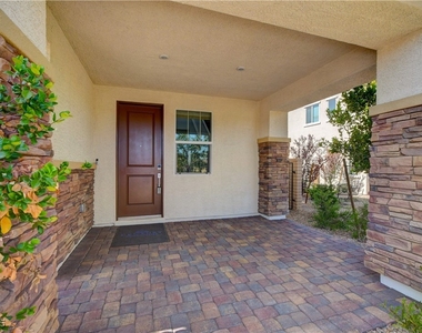 1075 N Water Street - Photo Thumbnail 3
