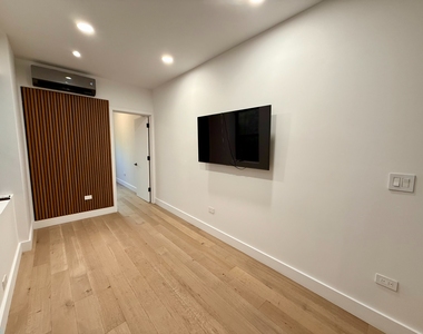 725 Knickerbocker Avenue - Photo Thumbnail 2