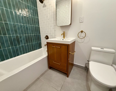 725 Knickerbocker Avenue - Photo Thumbnail 7