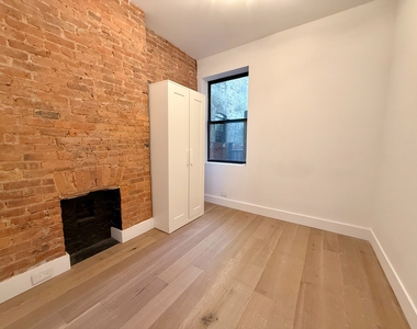 725 Knickerbocker Avenue - Photo Thumbnail 6