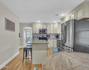 196 Third Avenue - Photo Thumbnail 8