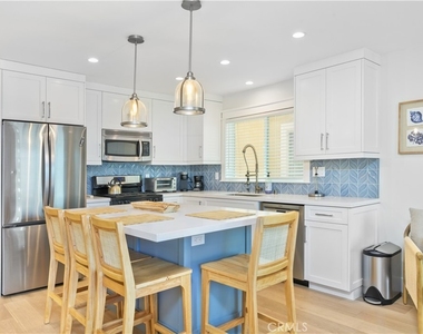 206 Adams Street - Photo Thumbnail 6