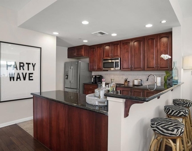 301 Mission Avenue - Photo Thumbnail 8