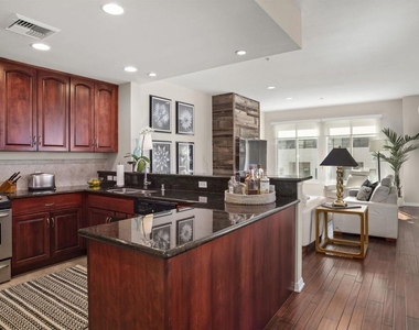 301 Mission Avenue - Photo Thumbnail 4