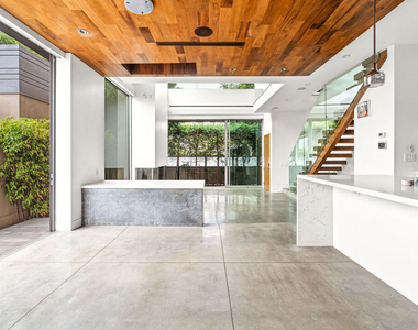 524 Rialto Avenue - Photo Thumbnail 13