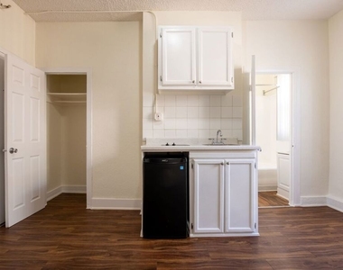 729 S Union Avenue - Photo Thumbnail 2