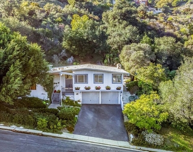 2436 Arbutus Drive - Photo Thumbnail 26