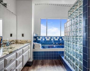 2436 Arbutus Drive - Photo Thumbnail 16