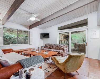 2436 Arbutus Drive - Photo Thumbnail 11