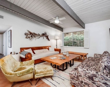 2436 Arbutus Drive - Photo Thumbnail 12